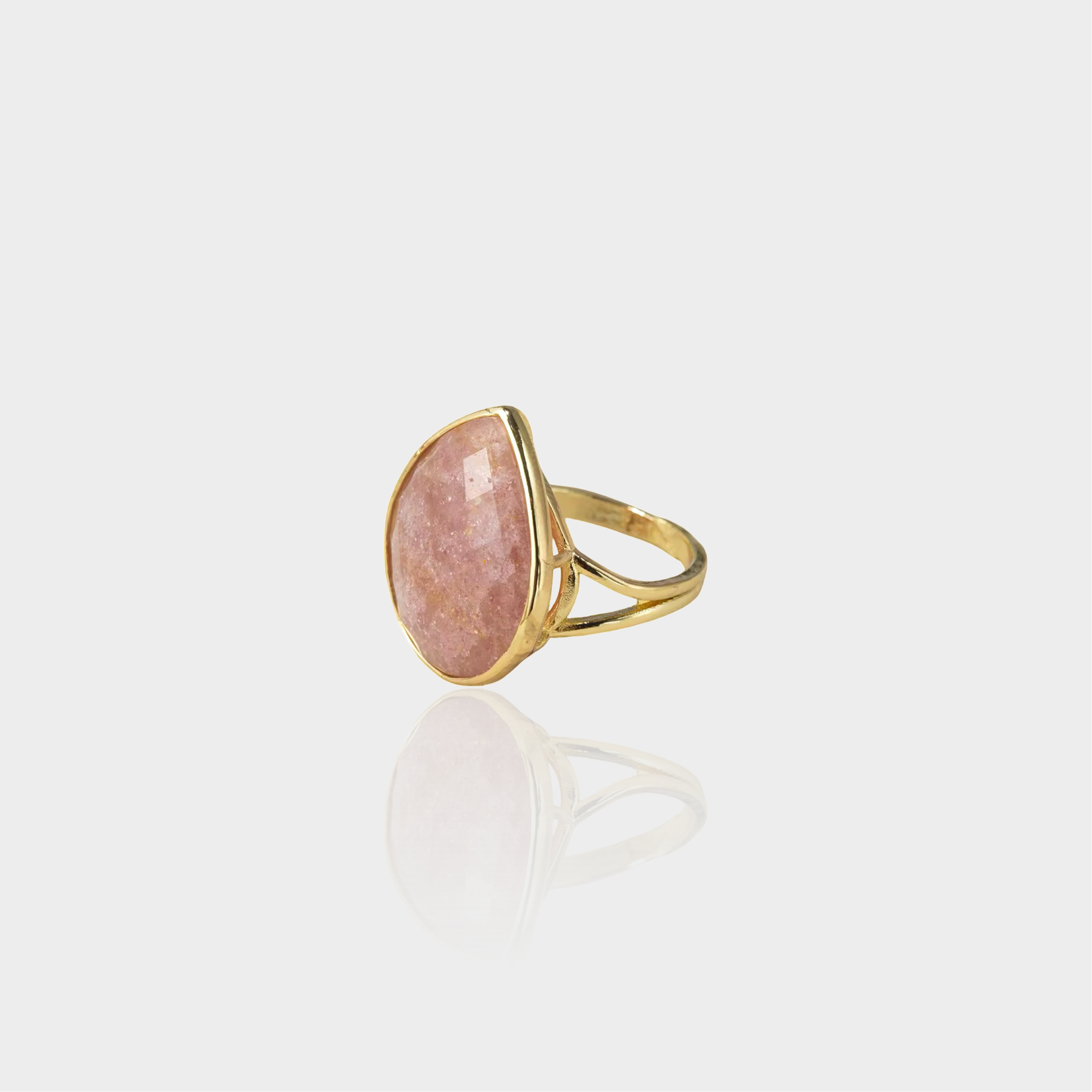 Strawberry Quartz Dewdrop Ring